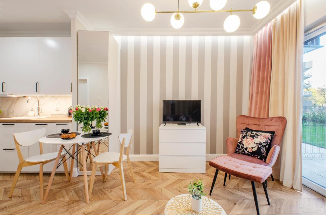 Sky Home- Rose Apartament -Manufaktura, Bezplatny Parking, Klima, Dostep Na Kod Łódź Exterior foto